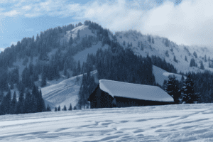 Berghütte im Schnee
