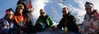 Skifahrende machen Pause
