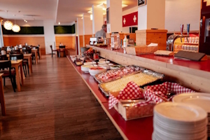 Das Frühstücksbuffet in Portes du Soleil