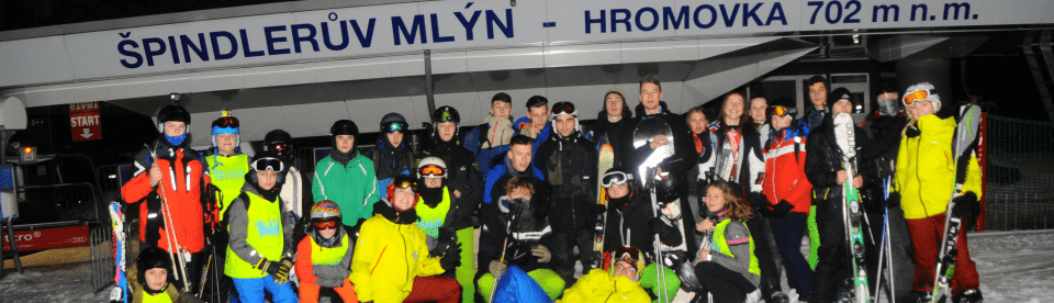 Skigruppe vor Lift Spindlermühle