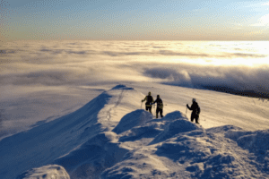 Langlaufkurs in verschneiten Landschaften