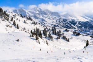 Panoramablick über Skipiste