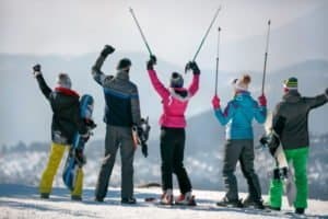 Gruppenfoto von hinten mit Blick aufs Tal