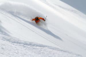 Skifahrer beim Powdern
