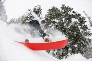 Snowboarder im Tiefschnee