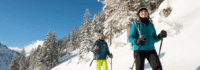 zwei Wanderer im Schnee