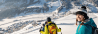 Gruppe beim Abstieg im Schnee