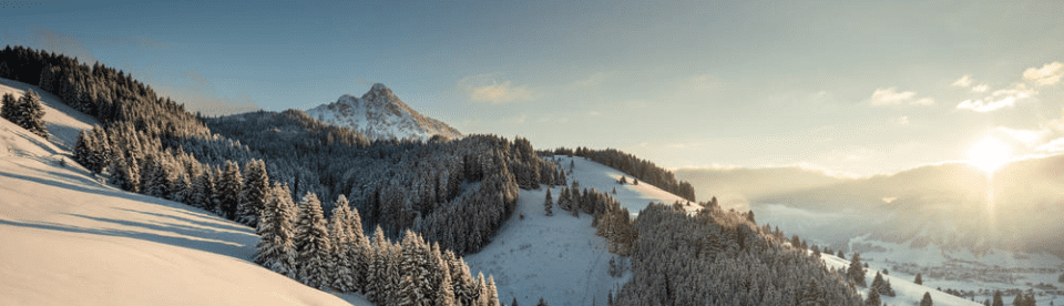 Schneelandschaft bei Sonnenuntergang