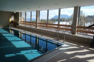 Schwimmbad im 400m² Wellnessbereich