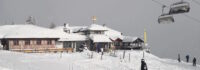 Eine Hütte im Skigebiet