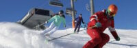 Erwachsene beim Skikurs