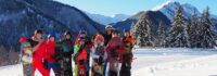 Gruppenbild vor Bergpanorama