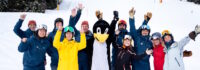 Skifahrer am Fuß einer Skipiste