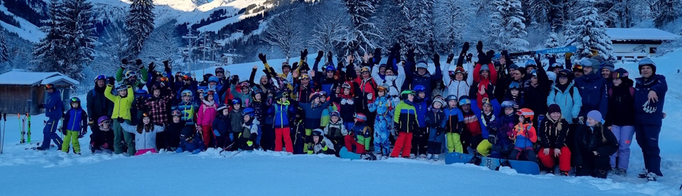 Teilnehmer der Familien Skifreizeit im Schnee