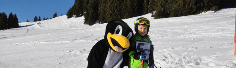 Kind mit Pinguin